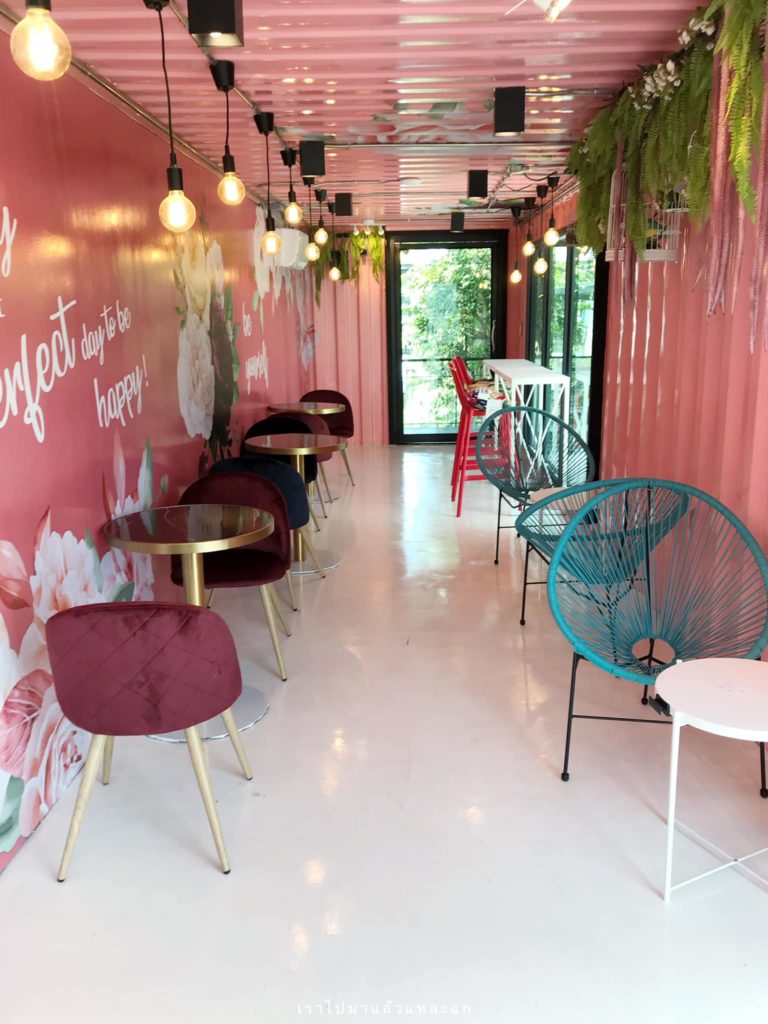 Triple Box Cafe คาเฟ่ร่มรื่น พื้นที่สีเขียว ใจกลางนิคมอมตะนครเก่า ชลบุรี