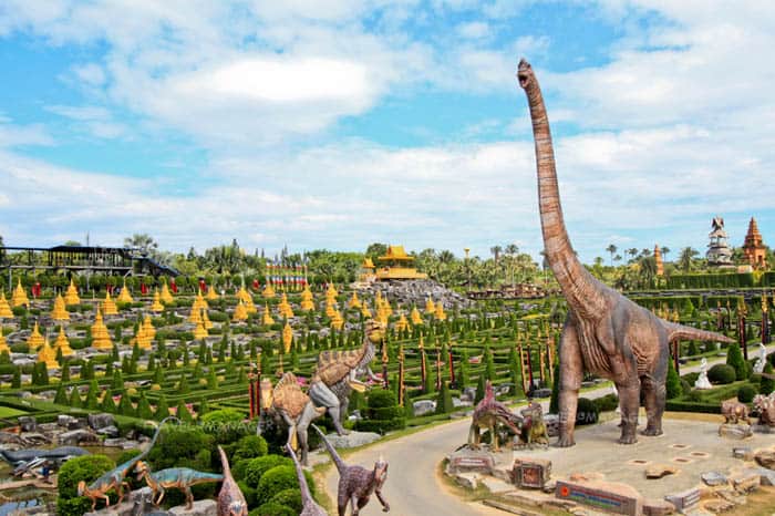 สวนนงนุช พัทยามีรูปปั้นไดโนเสาร์มากมายหลายสายพันธุ์