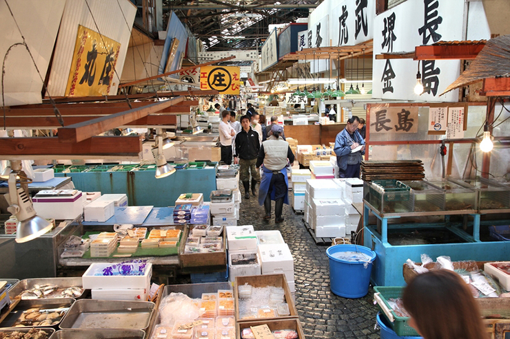ตลาดซึคิจิ เต็มไปด้วยอาหารทะเลมากมายที่น่าลิ้มรส 